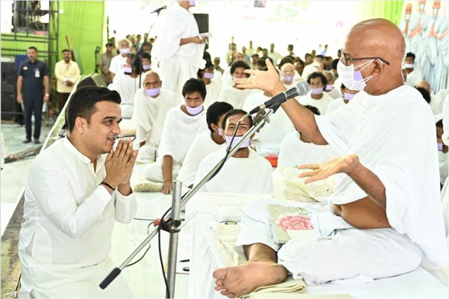 Mammoth Presence of Devotees Witness Historic Akshaya Tritiya Festival in precede of Acharya Shri Mahashraman Ji in Surat