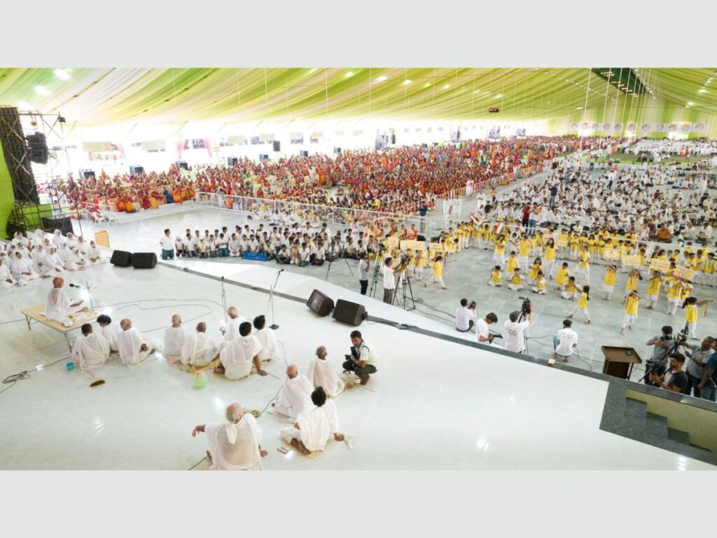 Acharya Shri Mahashraman arrives in Surat’s Vesu with a phenomenal “Anuvrat Yatra”