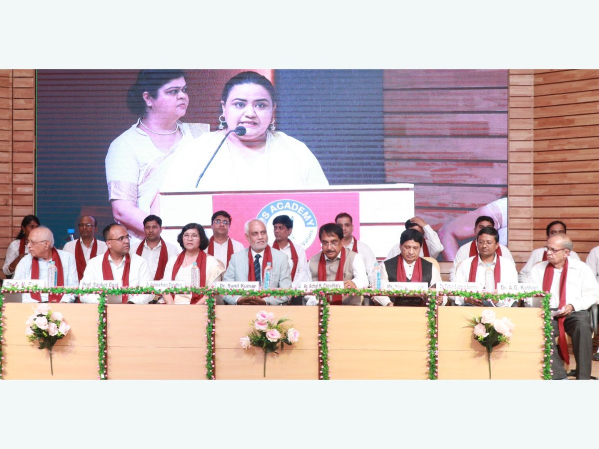 “IPS Academy Indore Hosts Graduation Ceremony; Students Felicitated with Academic Excellence Awards”