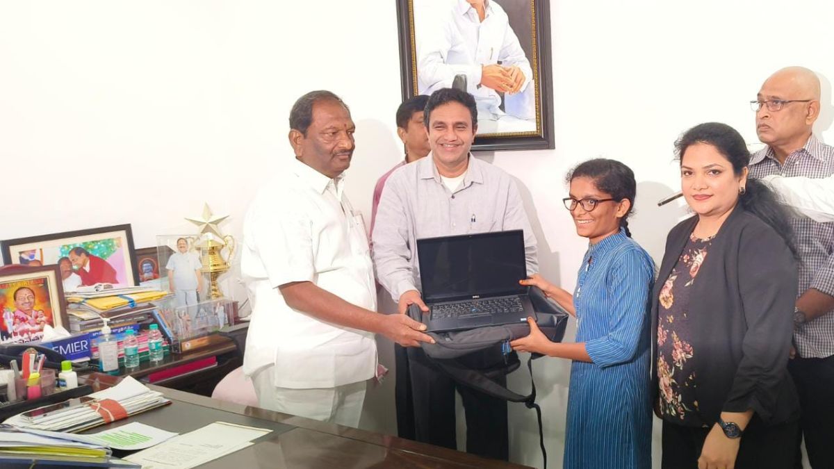 Minister of Social Welfare, Telangana Koppula Eshwar, applauds SMRATA for its services