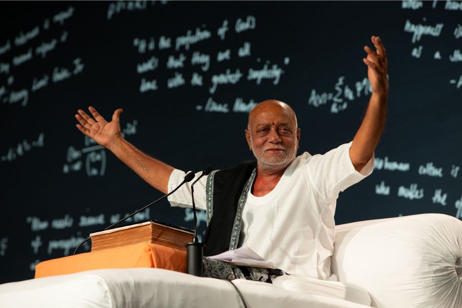 Morari Bapu calls on Indians to proudly embrace the Hindu identity at Ram Katha event at Cambridge