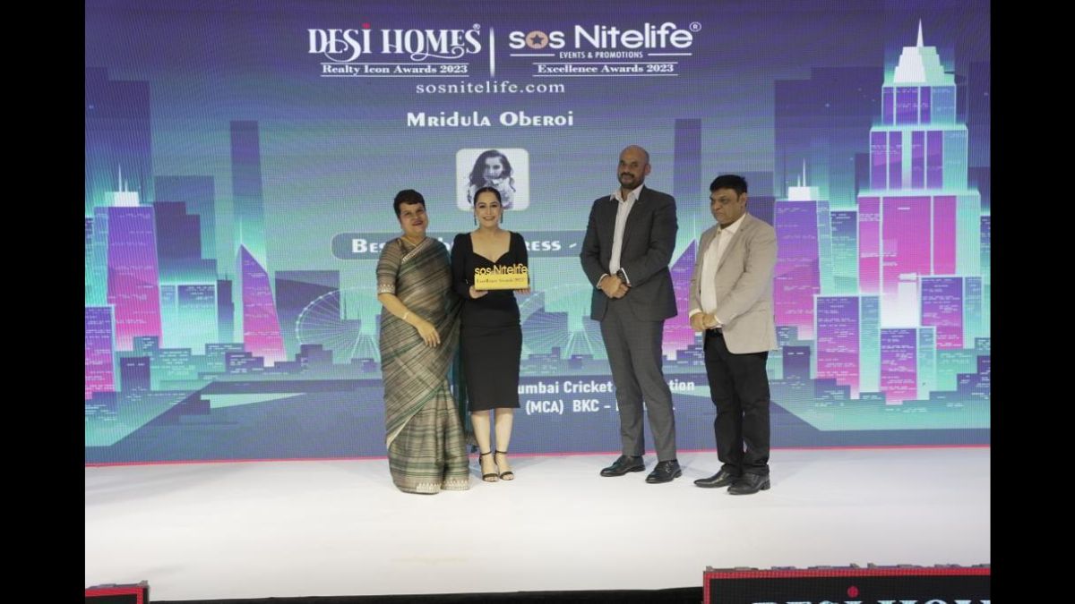 'Major Royden D’Souza' honoured 'Mridula Oberoi' for Best Debut Actress  – OTT at SoS Nitelife Excellence Awards 2023